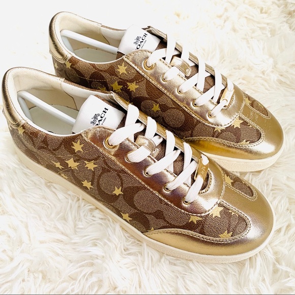 c116 low top sneaker